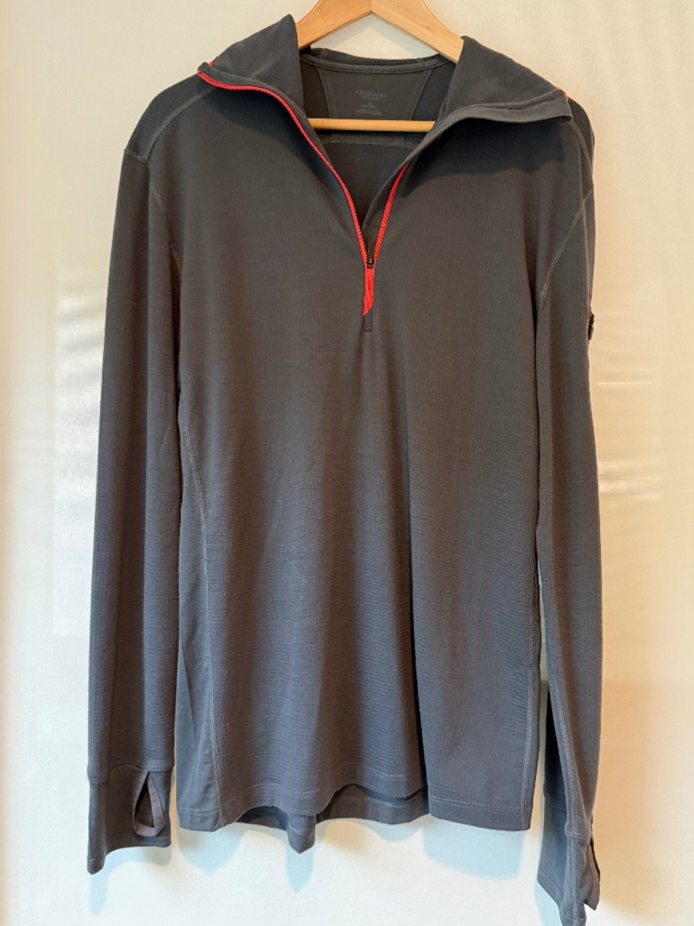 Icebreaker Merino Hooded Half Zip Pullover Men's M Gray Red Trim Thumbholes